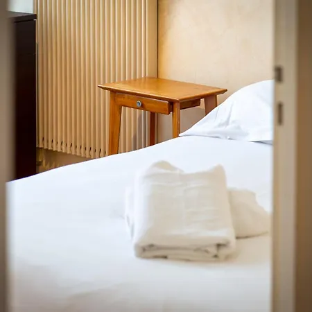 Maxime Ile Lacroix Avec Balcon 鲁昂